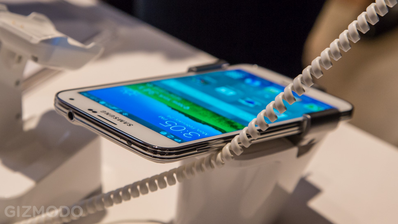 Illustration for article titled Samsung Galaxy S5 Hands On: A Tiny Dimpled Step Into the Future
